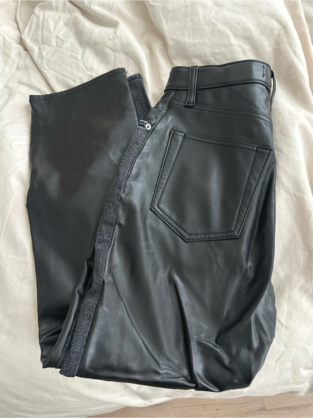 Abercrombie High-Rise Black Women’s Jeans - Picture 2 of 5